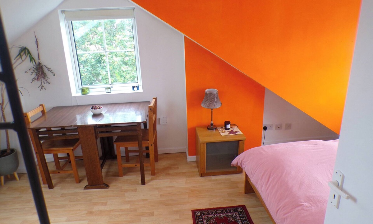 Fulham Broadway House | The Orange HouseSleeps8-Parking-Pets FamilyOK-Ac