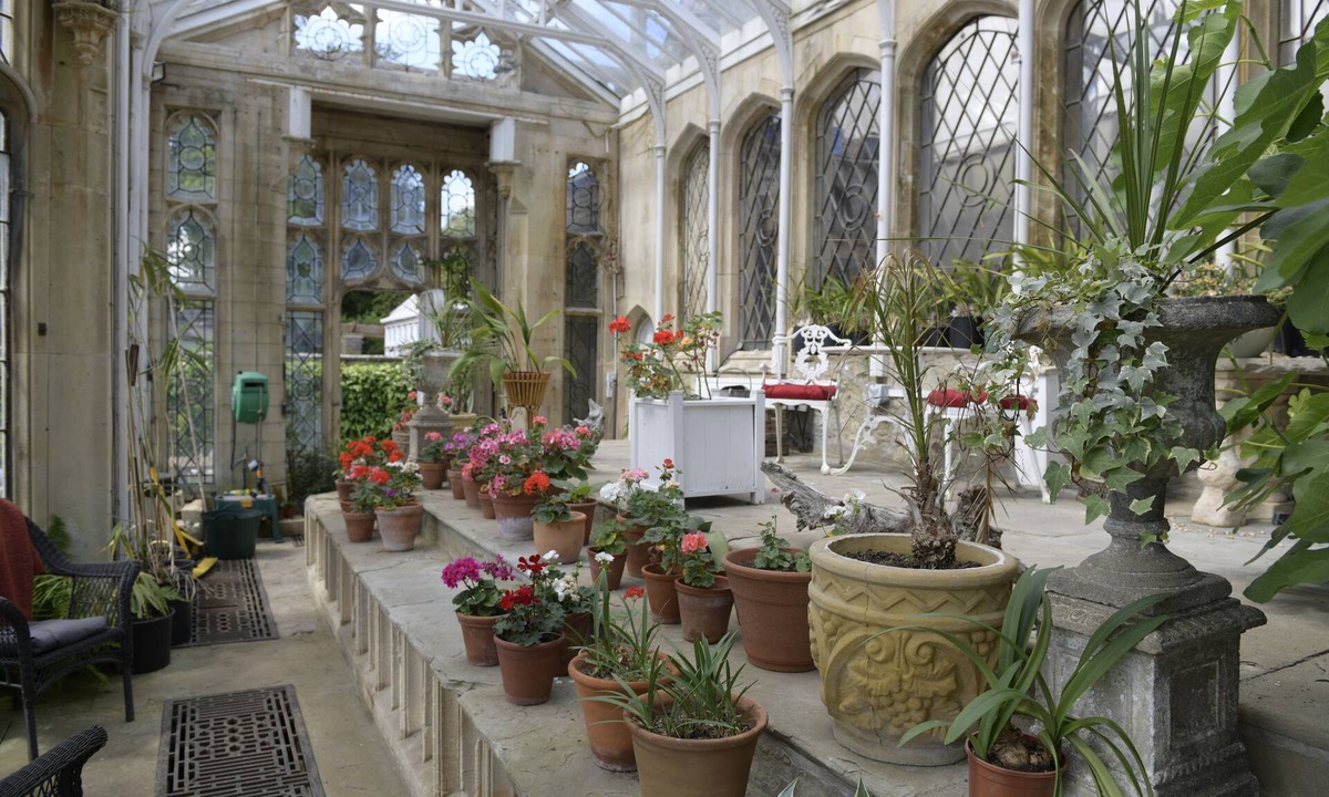 Pill Apartment | The Orangery Apartment