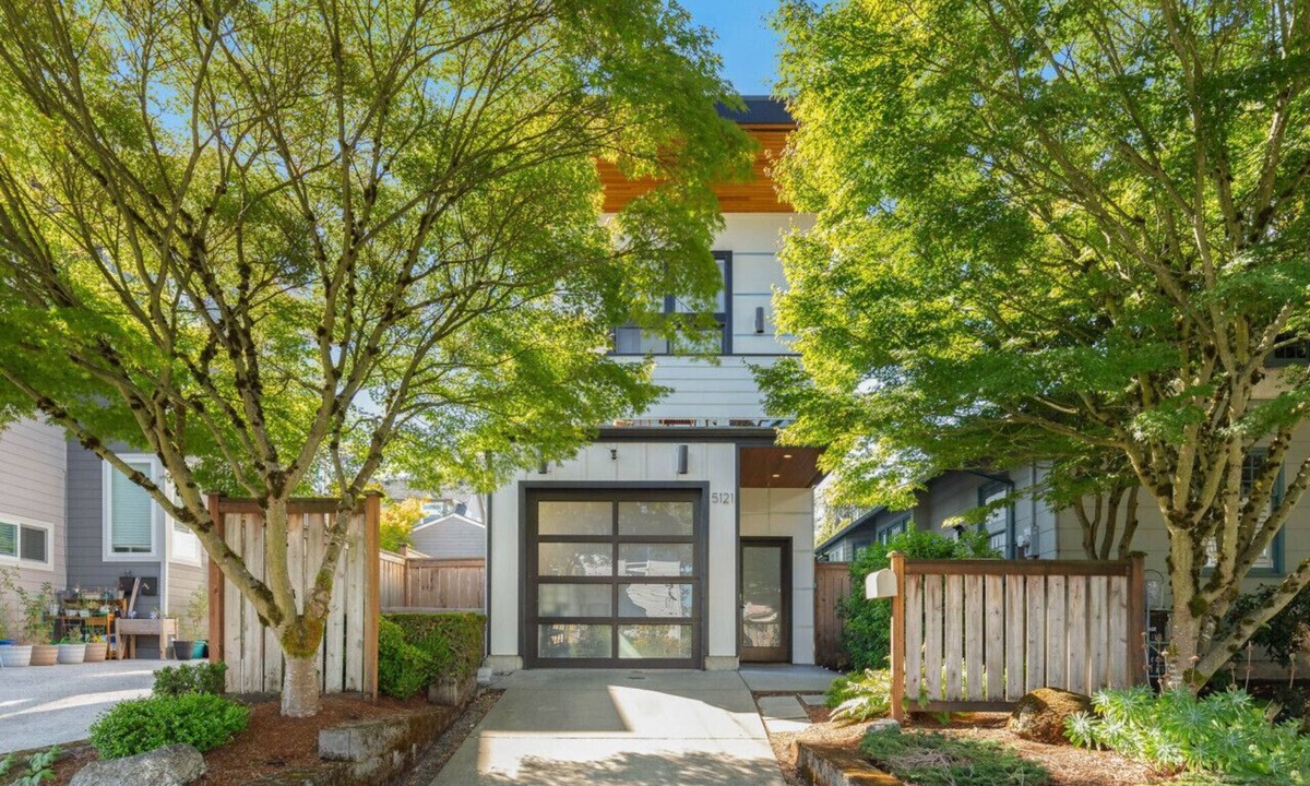 Seattle Metro Area Villa | The Orcas Parkside, Near Stadium