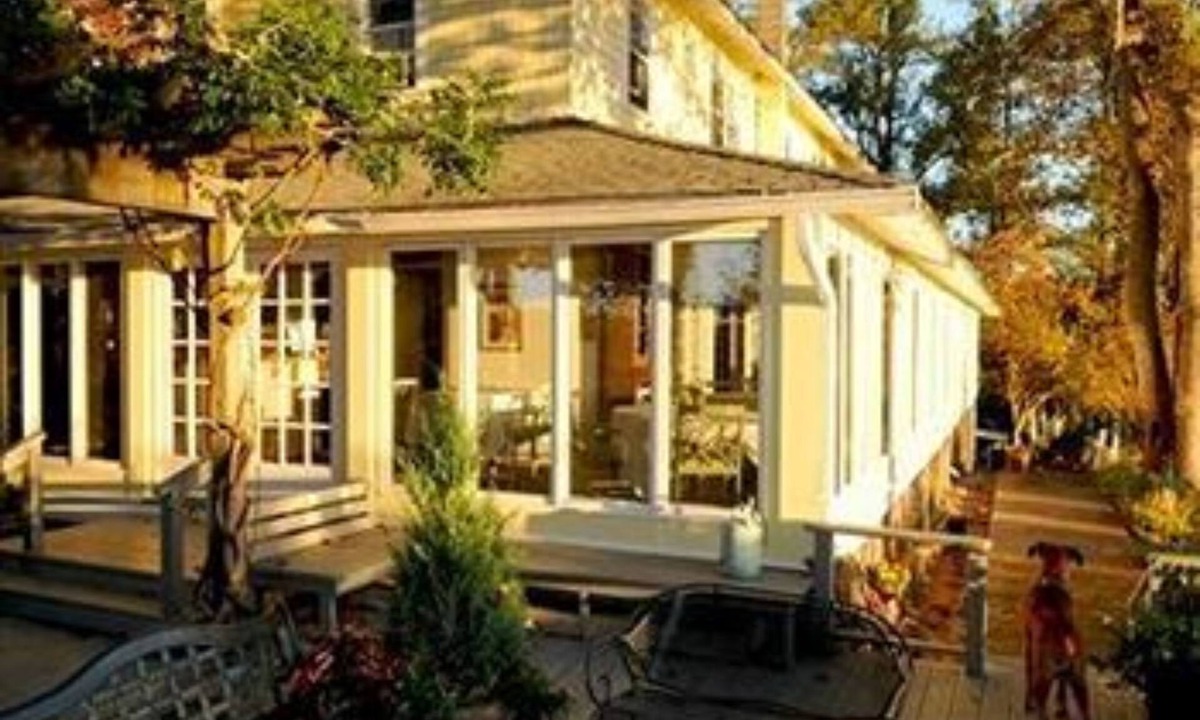 Saluda Bed & Breakfast | The Orchard Inn