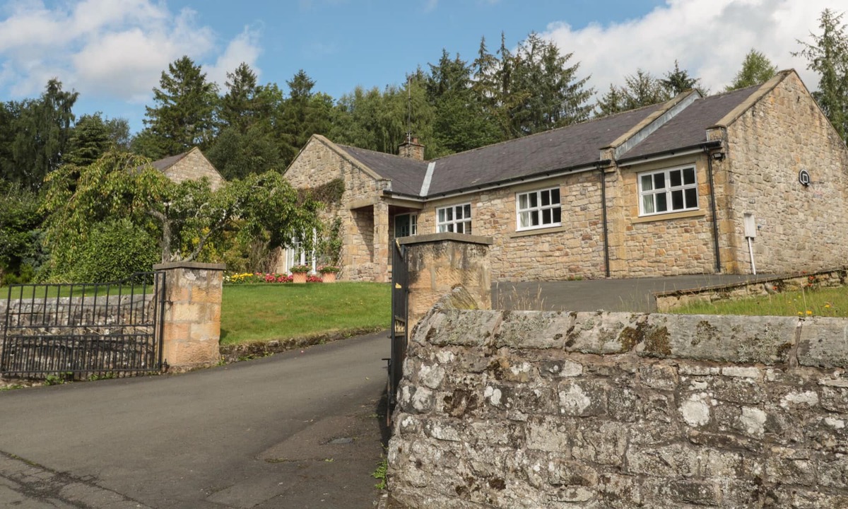 Harbottle Cottage | THE ORCHARDS, pet friendly, with open fire in Harbottle