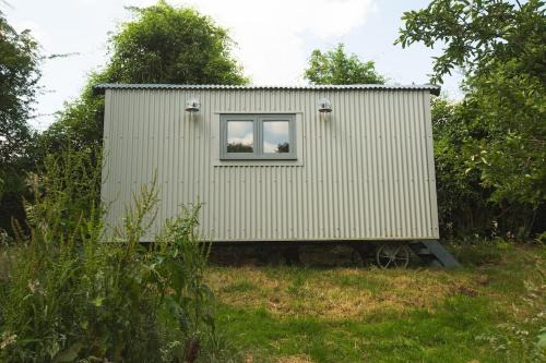 Cranham House | The Organic Cotswolds Shepherds Hut