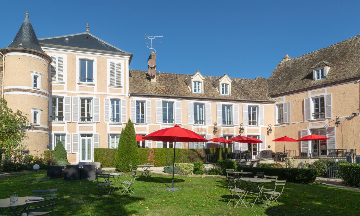 Montfort-l'Amaury Hotel | The Originals Relais, Hôtel St Laurent