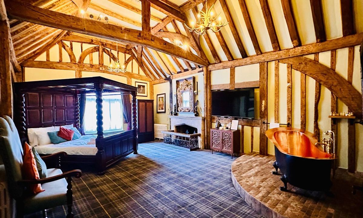 Colnbrook Hotel | The Ostrich Inn