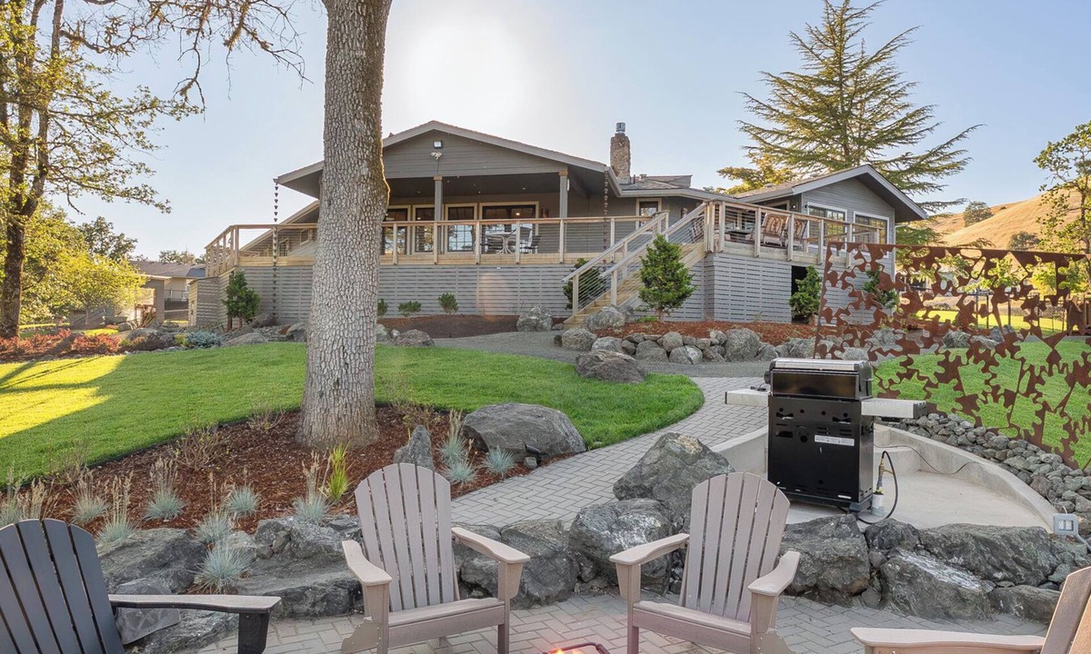 Roseburg House | The Overlook - Fire Pit, Views & Room to Gather
