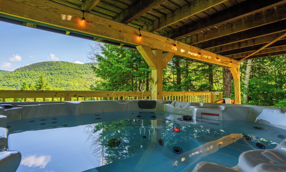 Killington Ski Chalet | The Overlook - Hot Tub, Game Room, 5min to MTN