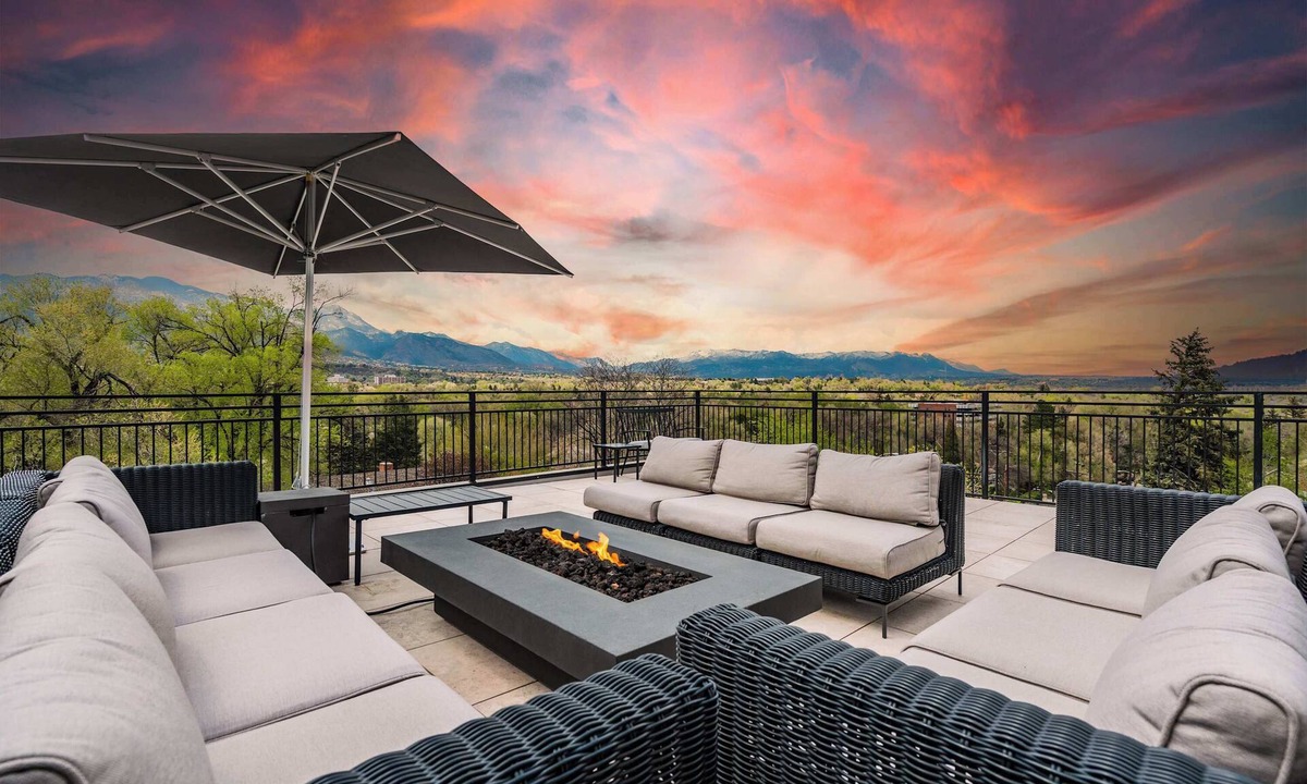 Broadmoor House | The Overlook! Rooftop w/Mtn Views by Broadmoor