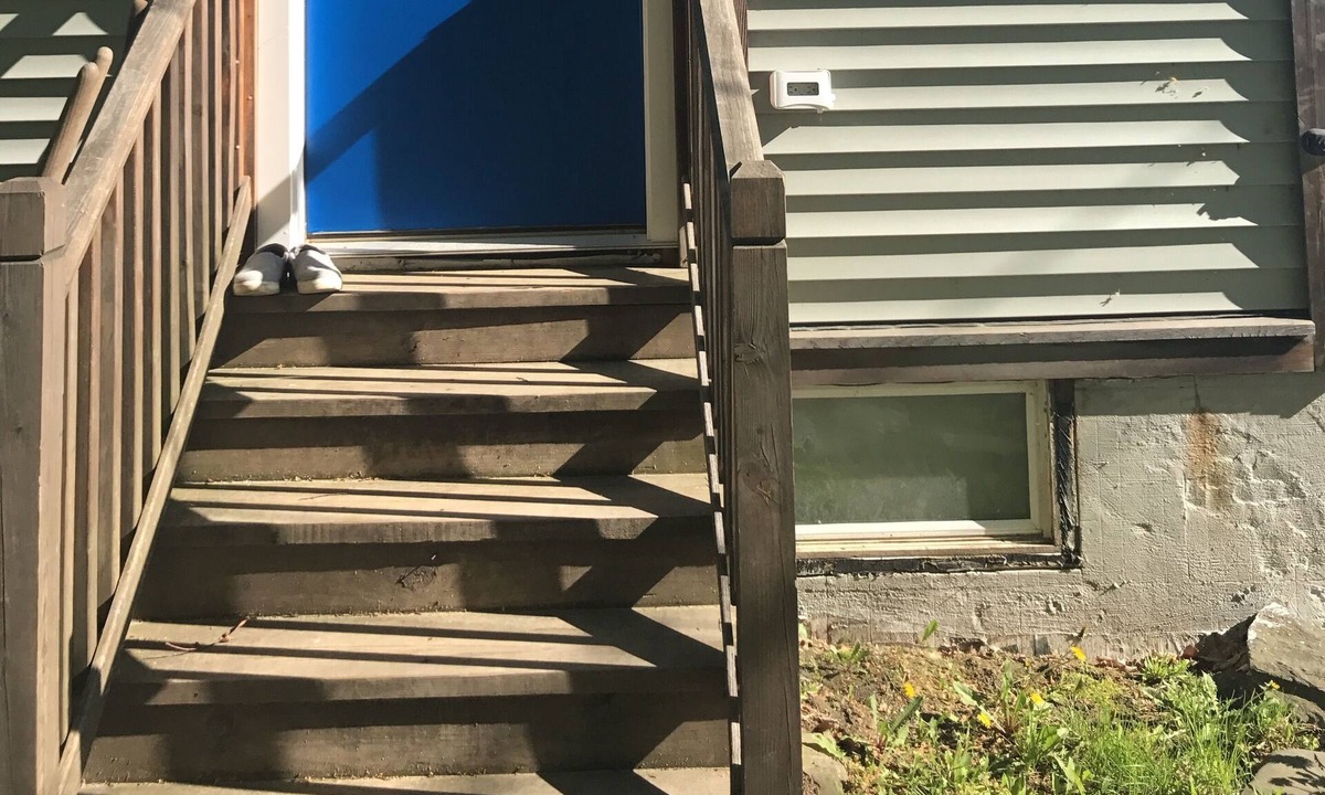 Enfield House | The Overlook: Small Home, Beautiful View!