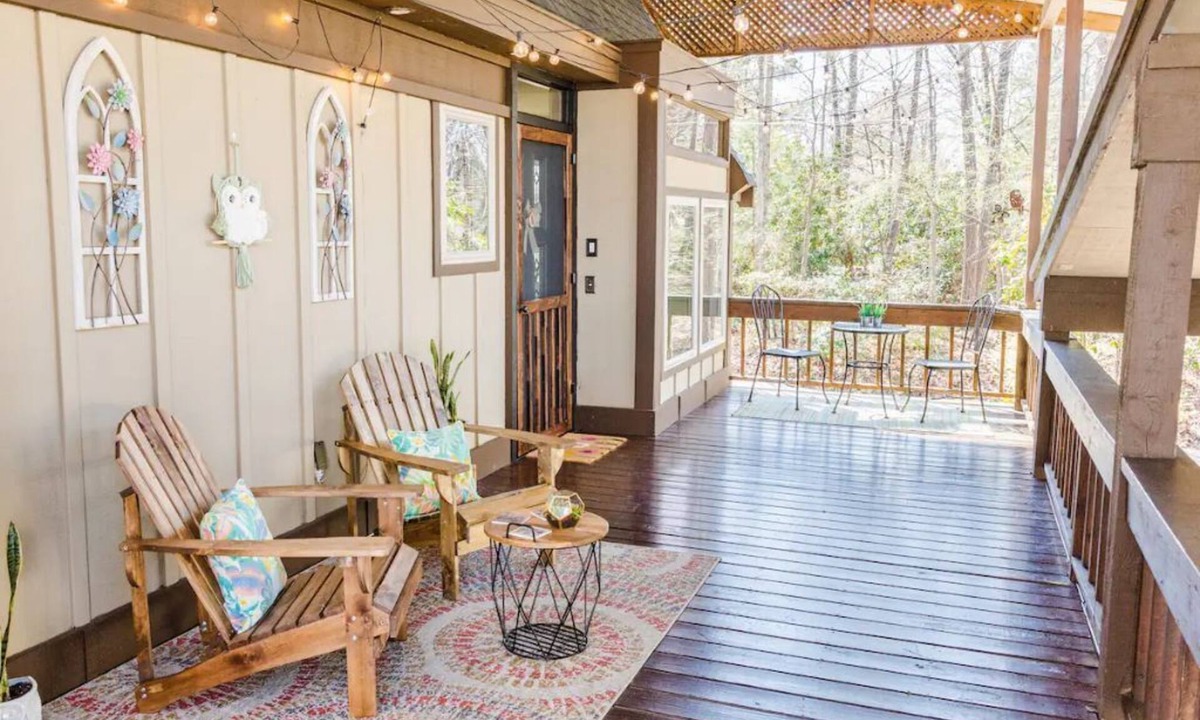 Lake Hamilton House | The Owl House cheerful, bright, updated 2B A-frame