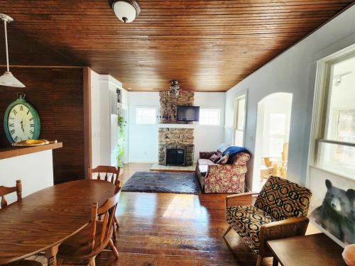 Palmer Lake House | The Owl's nest