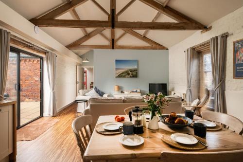 Sculthorpe House | The Owls Roost