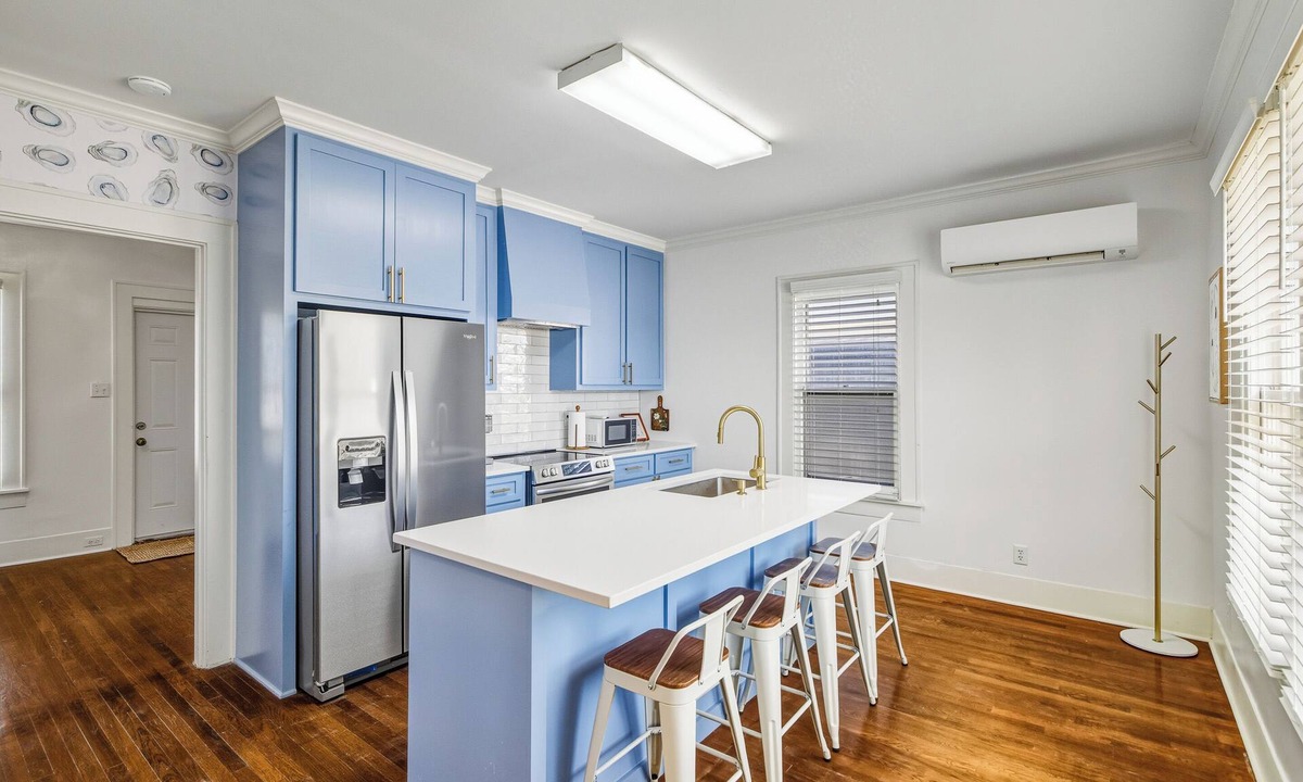 Monroe House | The Oyster Bed - Fleur De LeenSerene and Charming 3 Bedroom, 4 Bed, 2 Bath House