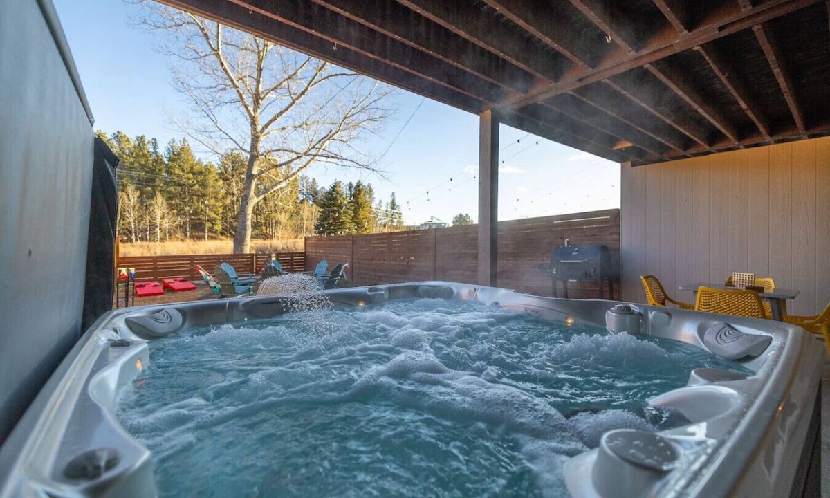 Custer Villa | The Paddle House | Hot Tub + Fire Pit Stay