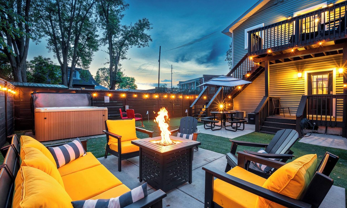 Cherokee Triangle House | The Paddock ~ 5BR Class & Fun In One! Hot Tub, Fire Pit, Mini Golf, Walkable