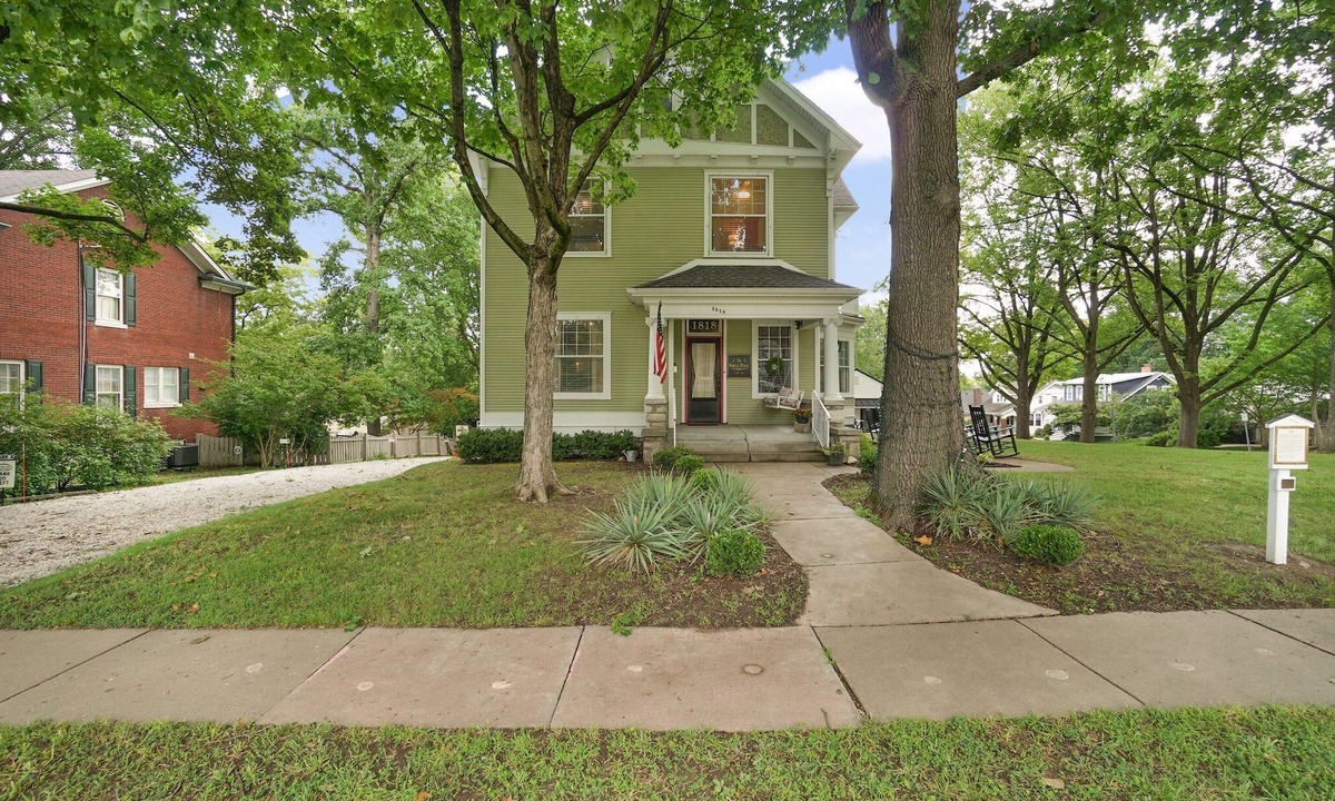 St. Charles Historic District House | The Painted House Est. 1910