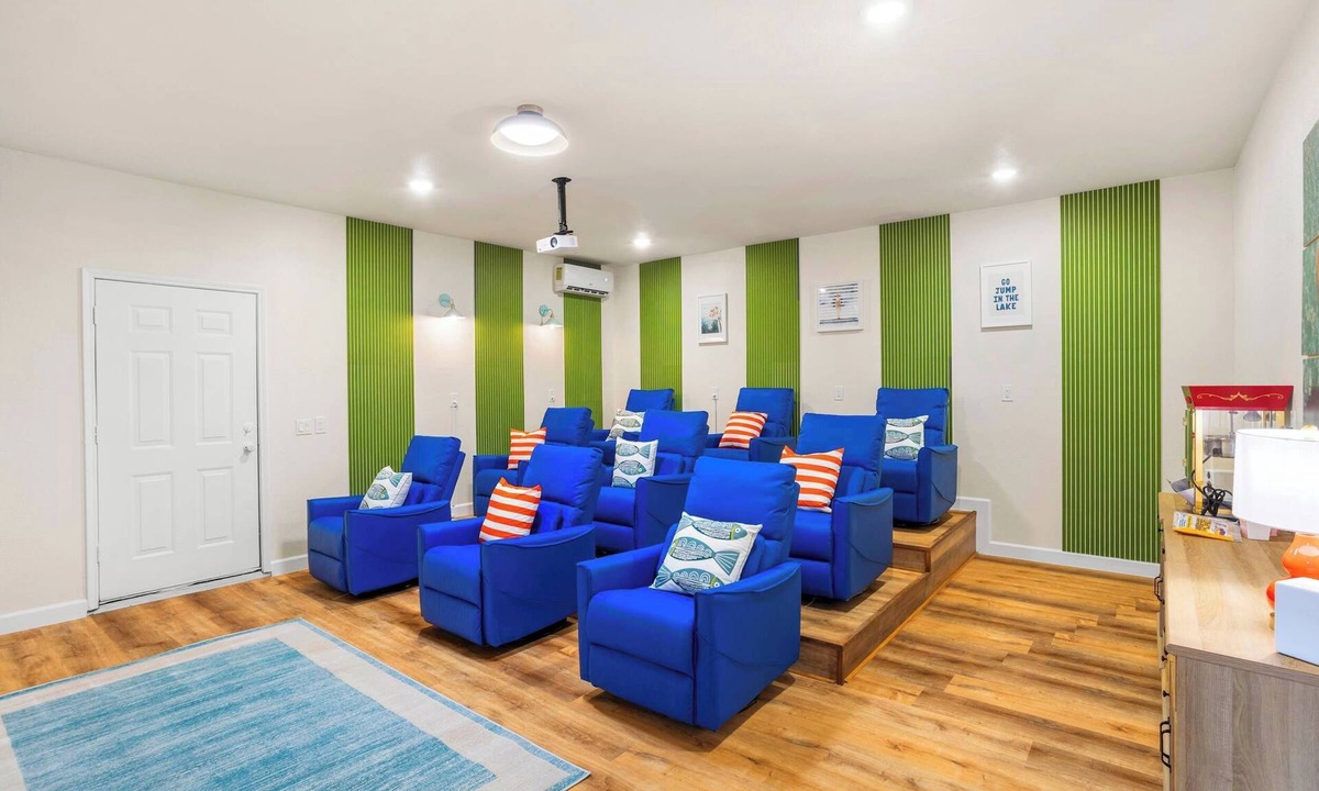 Lake Dallas House | The Painted Paddle: Pool, HotTub, Pickleball Court
