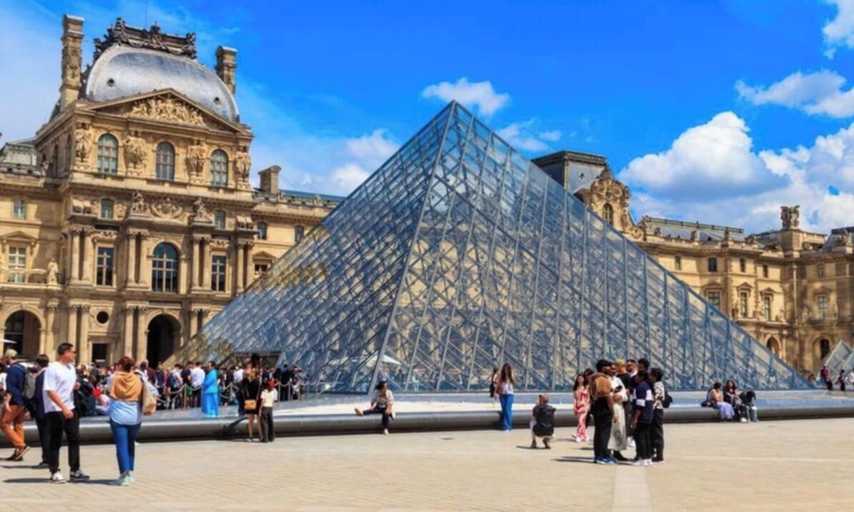 Les Halles Apartment | The Palais-Royal View Residence – Historic 5-Bedroom Luxury in Paris 1st