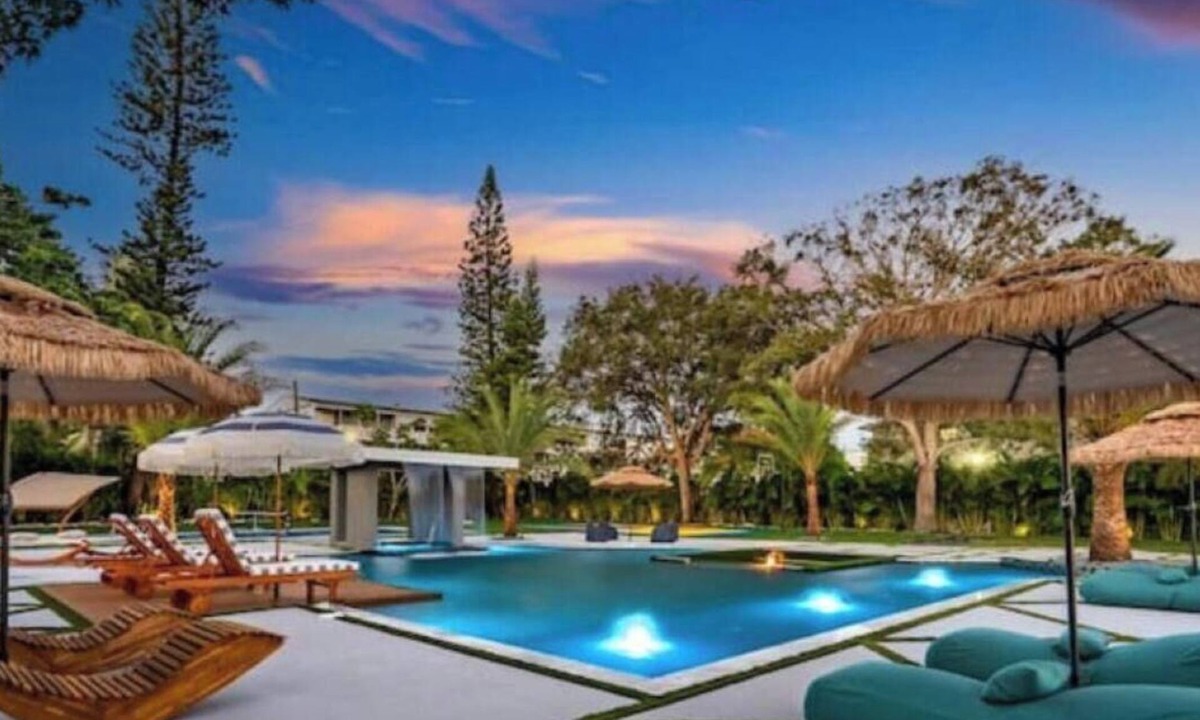 Golden Glades Villa | The Palm by Glam Homes