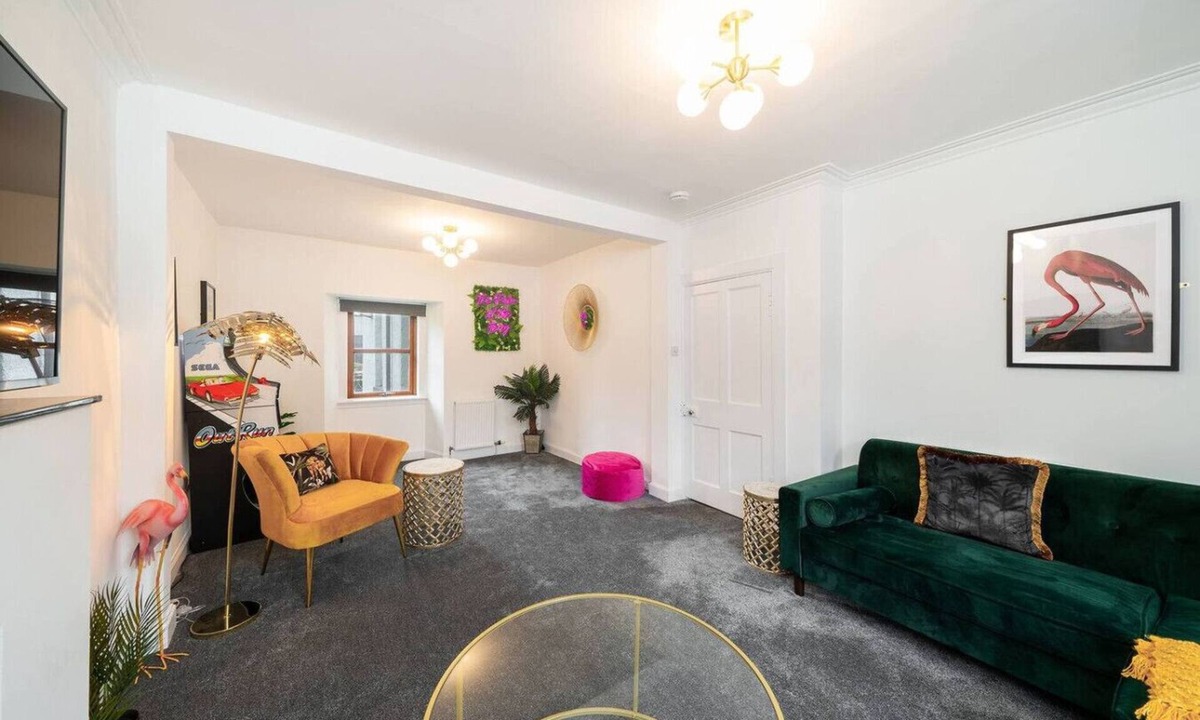 Broughty Ferry Ski Chalet | The Palm - Eclectic Bliss