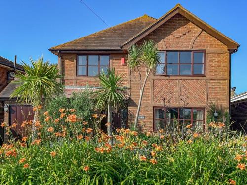 Seasalter House | The Palm