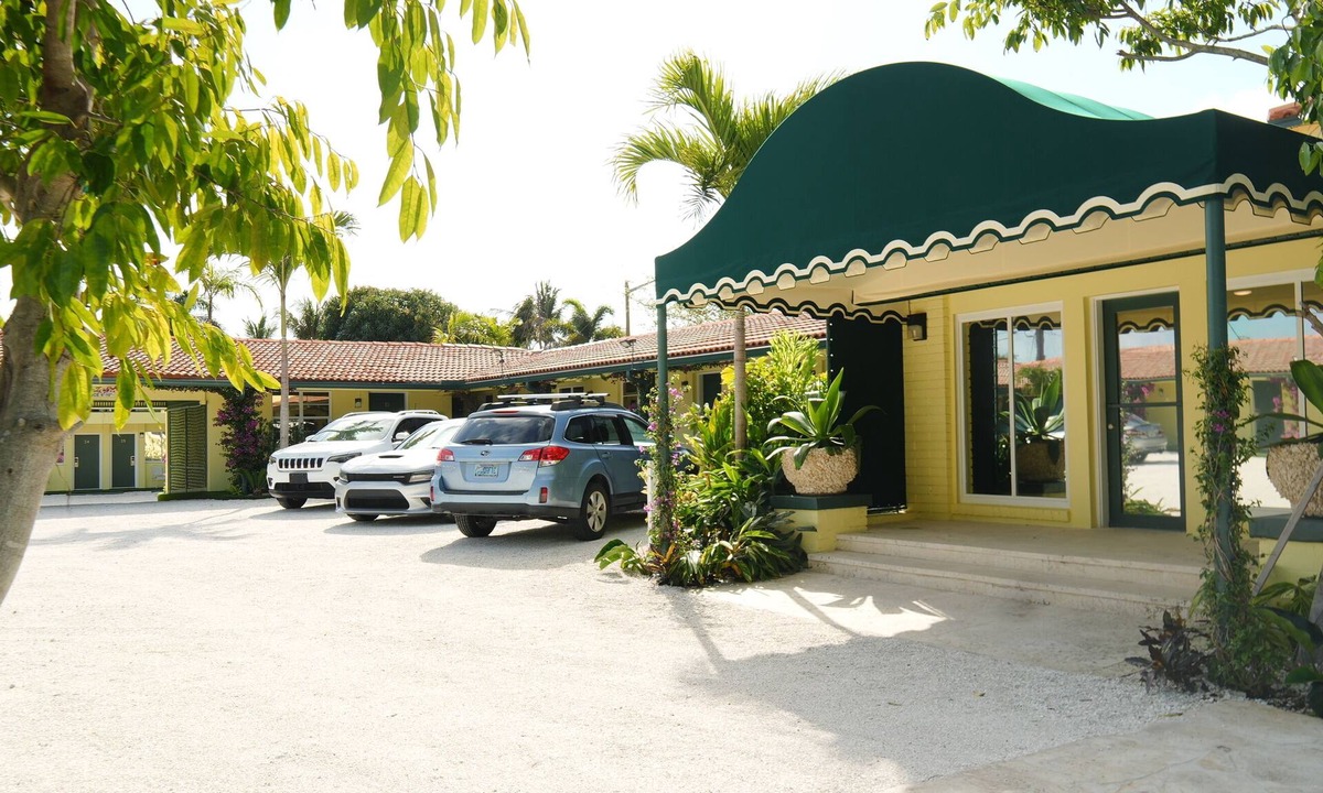 Southside Hotel | The Palm Rose