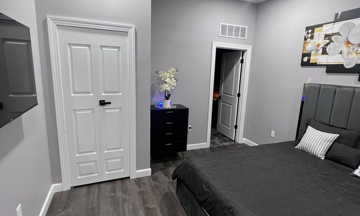 Harris Apartment | the palm suite