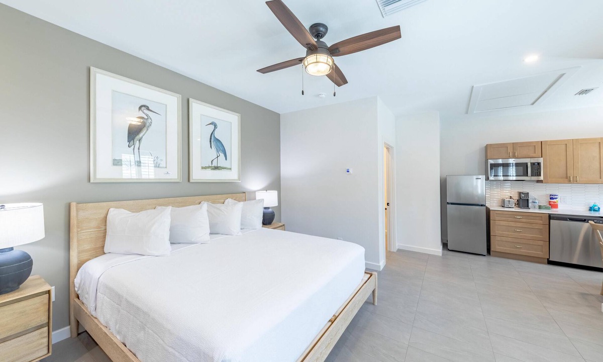 Downtown Boca Grande Historic District Hotel | The Palmetto Inn - Snook - King Studio