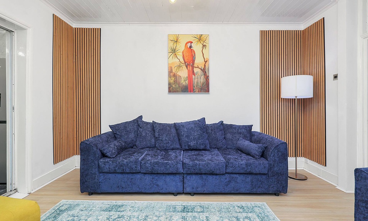 Leabridge House | The Panel Guest House by Harlington