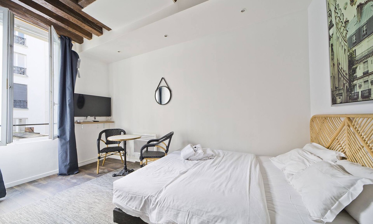 Bonne-Nouvelle Apartment | THE PARISIAN CHARM
