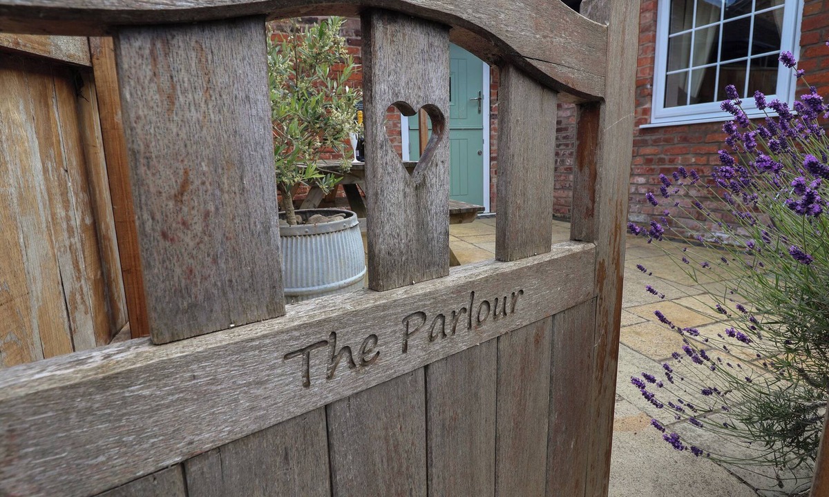 Wimbolds Trafford Cottage | The Parlour