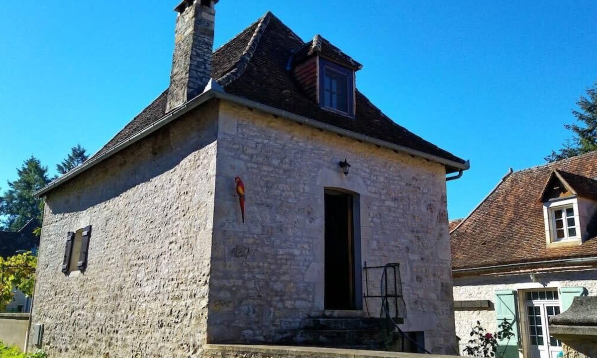 Floirac House | The Parrot House