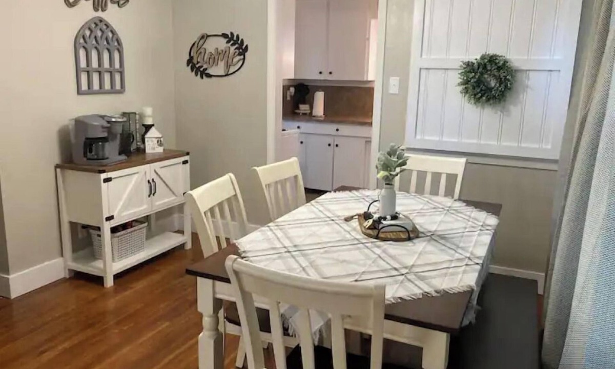 Sulphur House | The Parson's Cottage - Charming, Cozy, Adorable!
