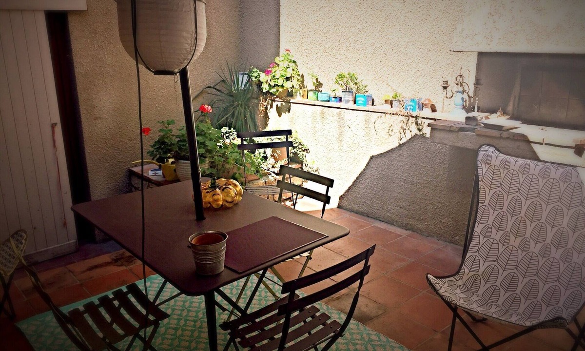 Carcassonne Apartment | "The patio Maria" At the foot of the city, apartment with interior patio.