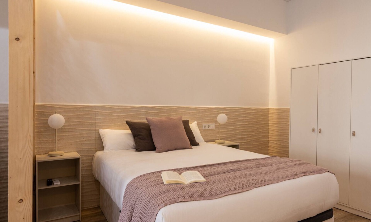 Safranar Apartment | The Patraix Suite 06 by Florit Flats