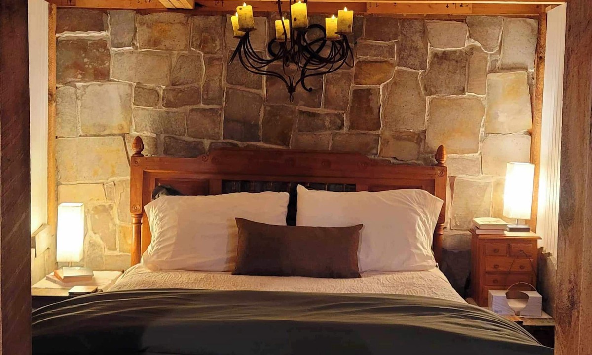 Huntingdon Bed & Breakfast | The Pause Bed & Breakfast