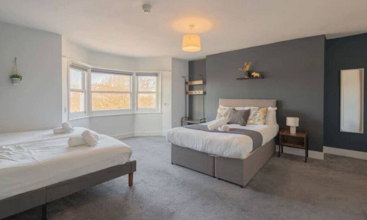 Brighton City Centre Apartment | The Pavilion Home | Sleeps 10 | FREE Parking