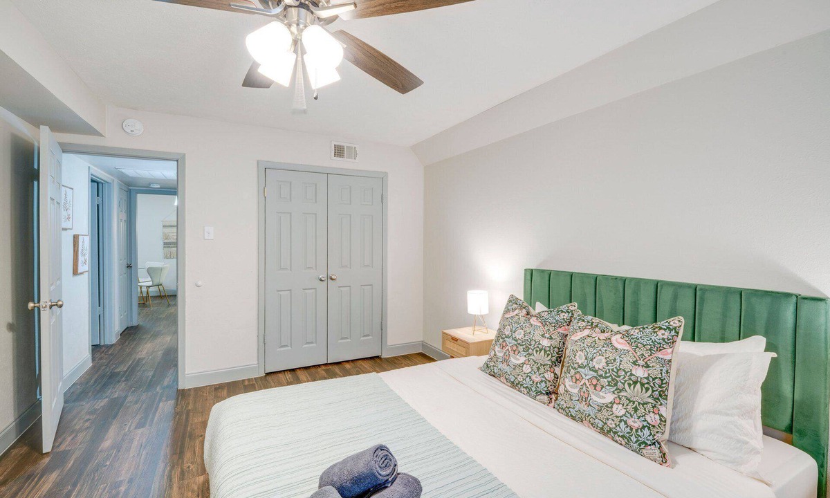 Lake Highlands Apartment | The Paxton 2107 I Comfy 2 Bed 2 Bath