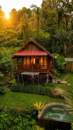 Bebandem Villa | The Payung House - Romantic Riverside Villa