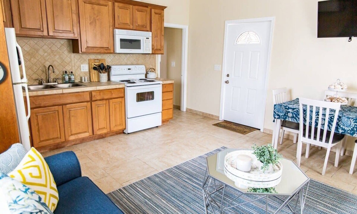 Pacific Beach Apartment | The PB Spot 1BR w/Parking