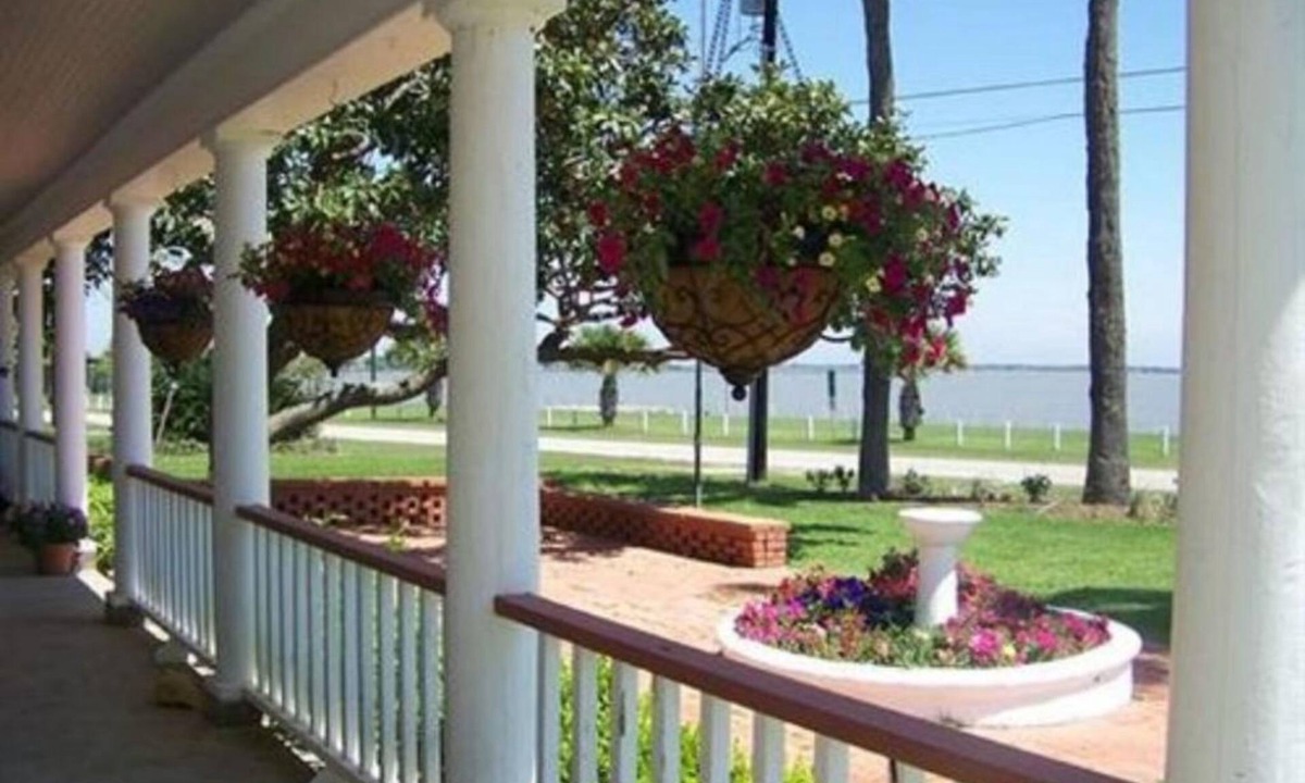 Palacios Bed & Breakfast | The Peaceful Pelican LLC