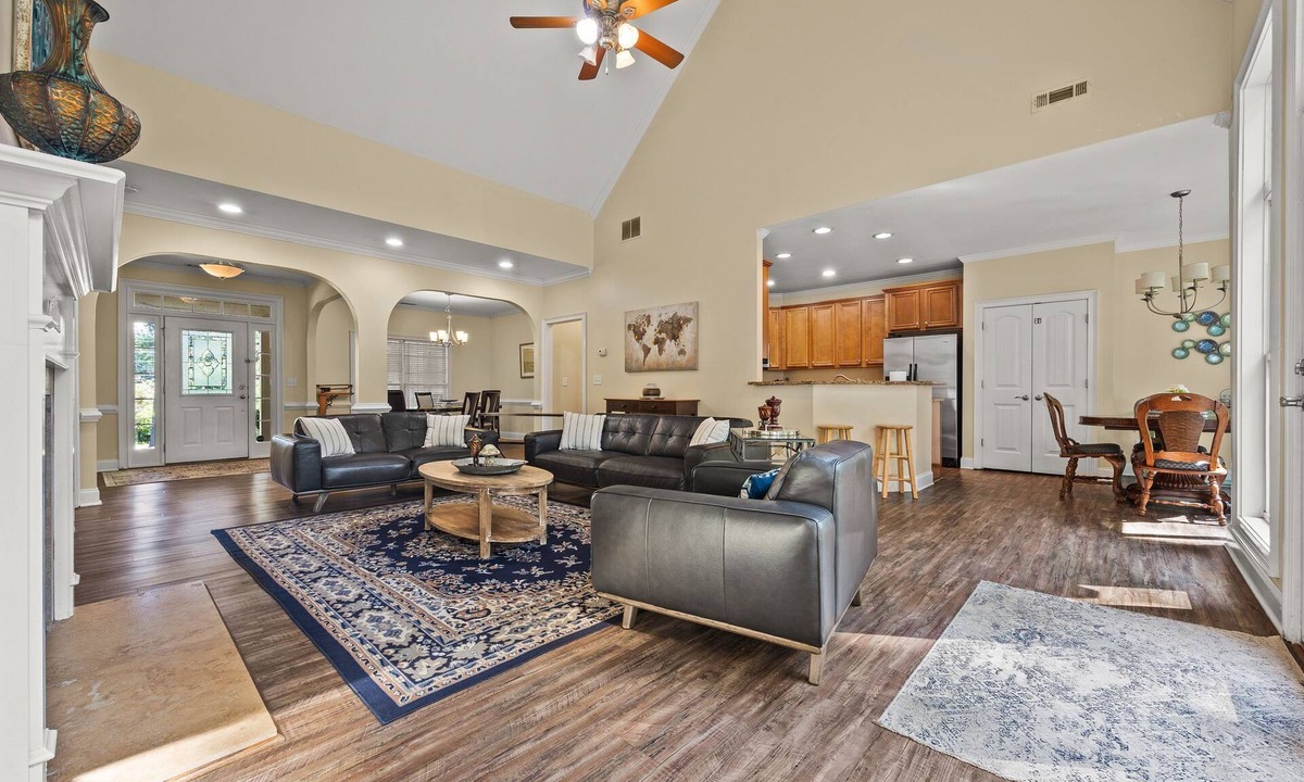 Tyrone House | THE PEACHTREE ABODE-PRIVATE ESTAE LOT