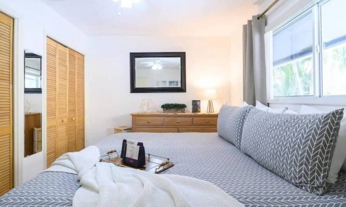 River Oaks House | The peacock villa 1 By Dream Vacation