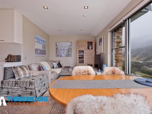 Thredbo Ski Chalet | The Peak 7