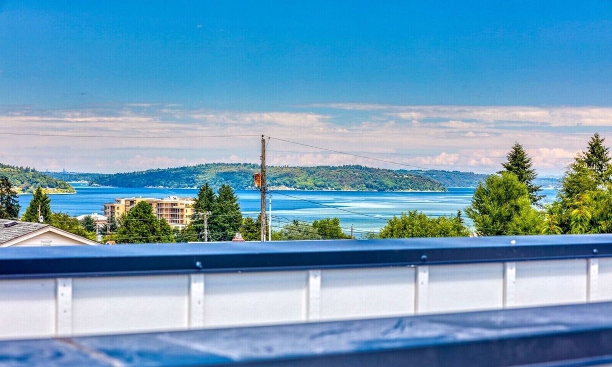 West End House | The Pearl Collection #C-Puget Sound Views/Point Defiance/Chef's Kitchen/EV Ready
