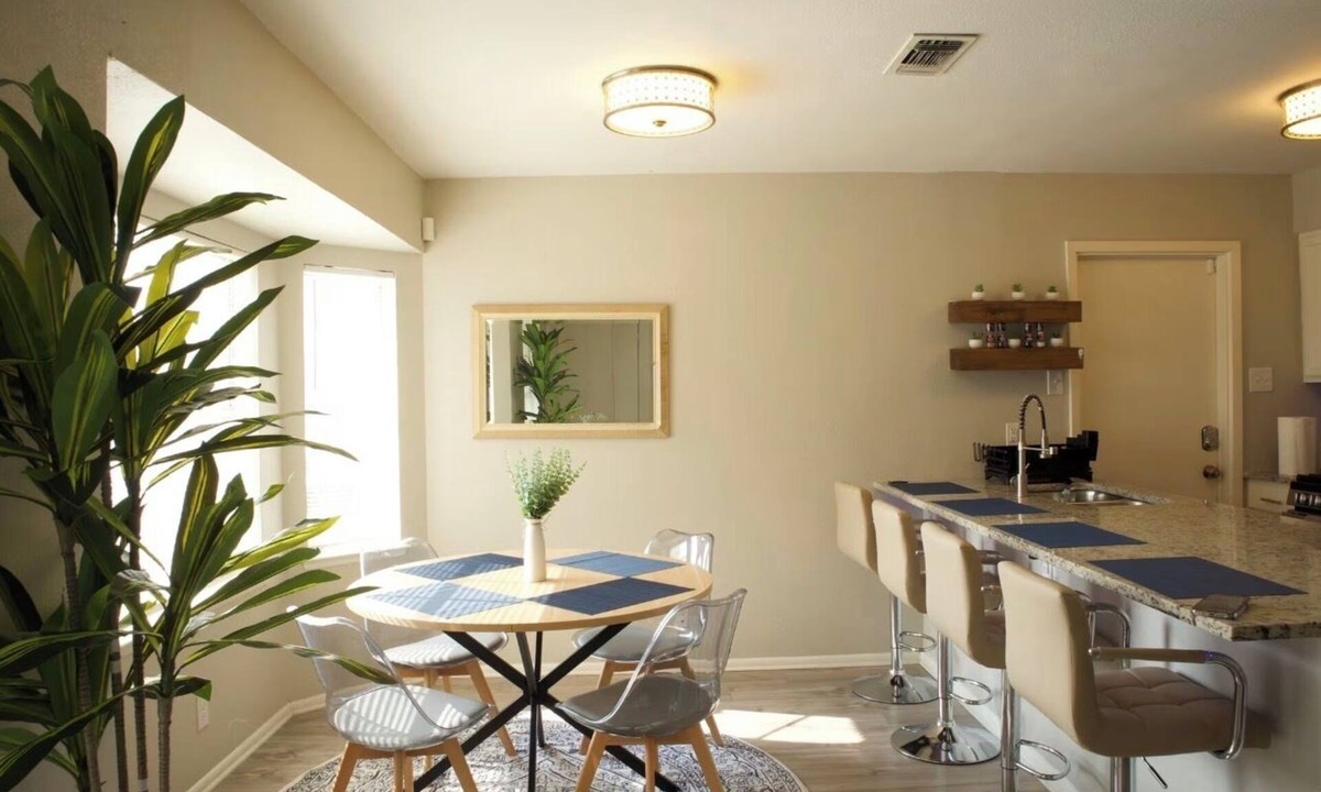 San Antonio House | “The Pearl” Family House, 6-10 Minutes to Downtown, Alamodome, Frost Center