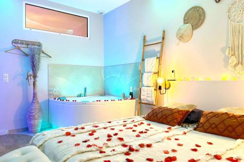 Downtown Le Havre Apartment | The Pearl - Jacuzzi - Cinéma - Patio - Parking