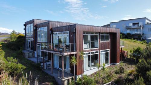 Merita House | The Peninsula Grande