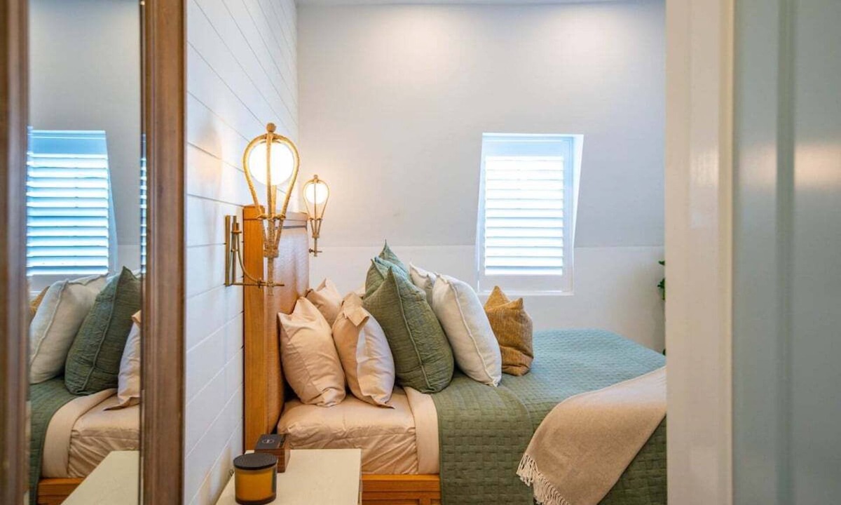 Historic Seaport Apartment | The Penthouse at Custom House Inn | New!