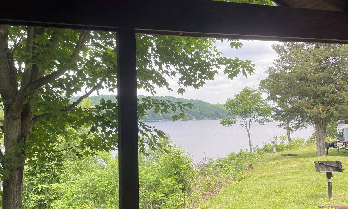 Hammond RV Rental | The Perch- Cliffside cabin overlooking Black Lake