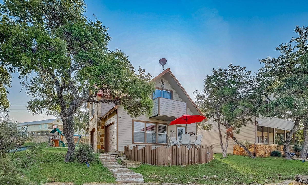 Silver Creek Village Cabin | The Perch on Lake Buchanan Dam | Loft in Burnet